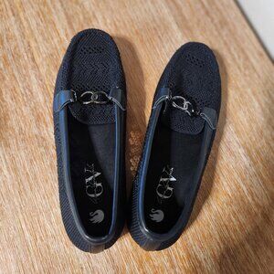 Women's Gloria Vanderbilt Slip On Knit Loafers- Size 10